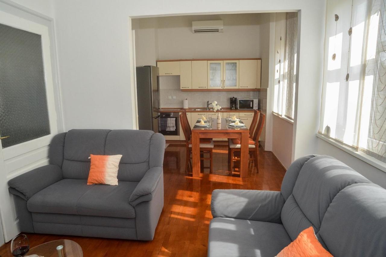 Claudia, Near Old Town, Free Parking Place Apartament
