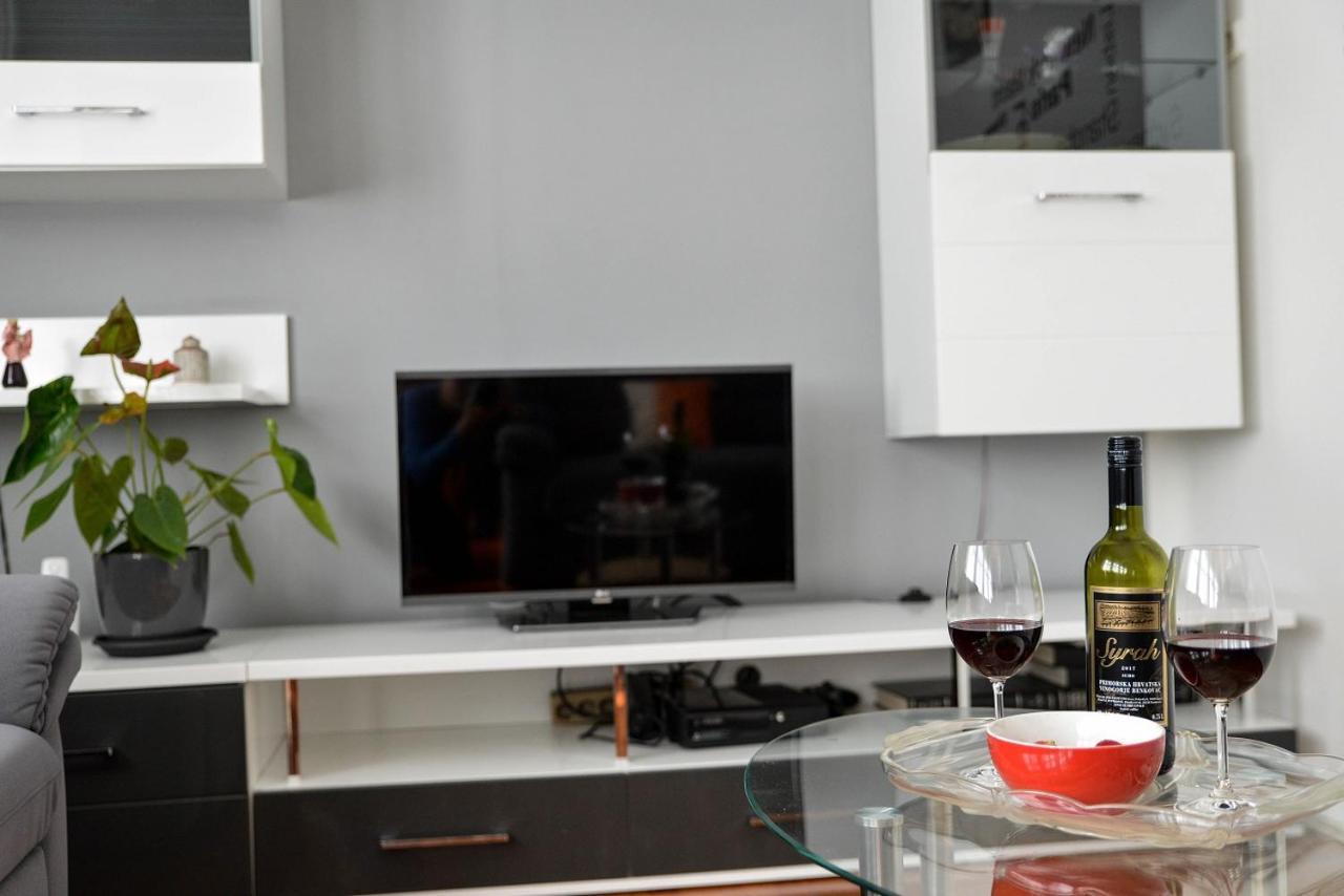 Claudia, Near Old Town, Free Parking Place Apartament